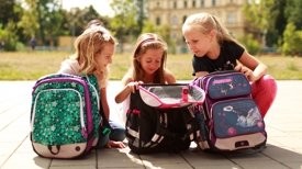 A nem megfelelő minőségű iskolatáska tönkreteheti a gyerekek egészségét